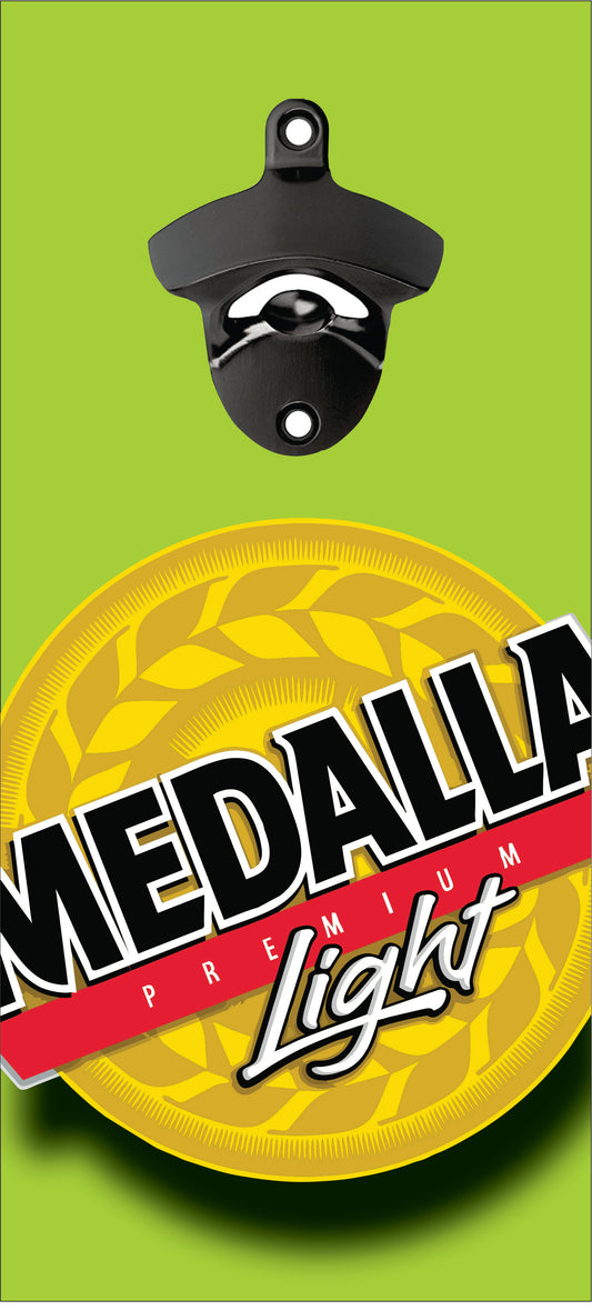 Abre botellas Cerveza Medalla Fondo Verde